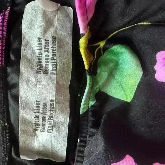 VINTAGE! He Mainstream Swimsuit Size 16 Black Pink Floral - Picture 9 of 10